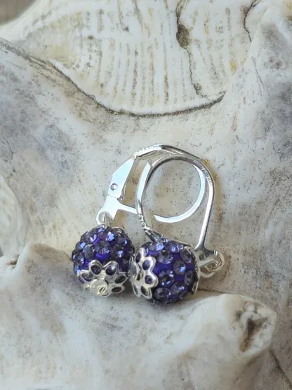 Kinder Ohrringe Ohrhänger Mädchen Ohrschmuck mit 8mm lila violetten Shamballa Glitzer Perlen silbernen Perlkappen und Brisuren 925 Silber