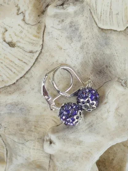 Kinder Ohrringe Ohrhänger Mädchen Ohrschmuck mit 8mm lila violetten Shamballa Glitzer Perlen silbernen Perlkappen und Brisuren 925 Silber