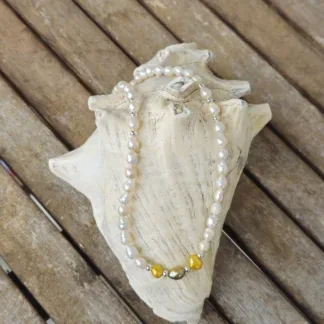 Perlenkette Edelstein Halskette mit natürlichen Süsswasser Barockperlen gelben und grüngoldenen Zuchtperlen Zwischenteile aus 925 Silber