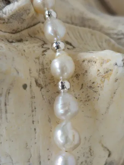 Perlenkette Edelstein Halskette mit natürlichen Süsswasser Barockperlen gelben und grüngoldenen Zuchtperlen Zwischenteile aus 925 Silber
