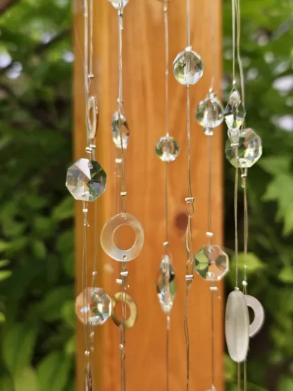 Sonnenfänger Suncatcher Mobile Windspiel mit weissen Gänsefedern blauen Glasherzen Perlmuttverbindern Kristallperlen Perlmuttverbinder gold blau hellgrün Girlande Dekoration
