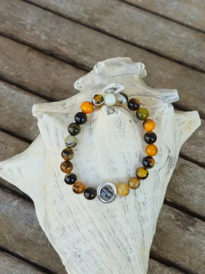 Edelstein Armband Unikatschmuck Edelsteinarmkette Steinschmuck mit 8mm Hummel Achatperlen silber Verbinder aus Acryl orange dunkelbraun gestreift Armschmuck auf Elast aufgezogen