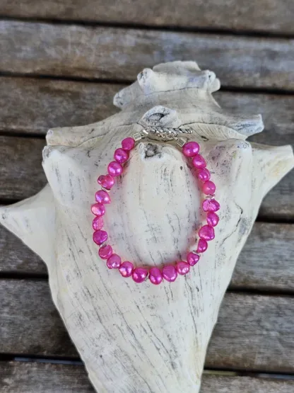 Perlenarmband Armband mit Edelsteinen Perlenschmuck mit gefärbten pinken Zuchtperlen Zwischenperlen aus 925 Silber und Knebelverschluss aus Edelstahl
