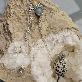 Edelstein Pendel Reiki Pendel Anhänger mit 20mm Dalmatinerjaspis als Pendel Engel mit grüner und gelber Achatperle an Gliederkette mit Drahtsilberperle als Griff Pendulum