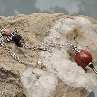 Edelstein Pendel Reiki Pendel Anhänger mit 20mm mit roter Feuerachatkugel als Pendel Engel mit Lava und Mondsteinperle an Gliederkette mit Drahtsilberperle als Griff Pendulum