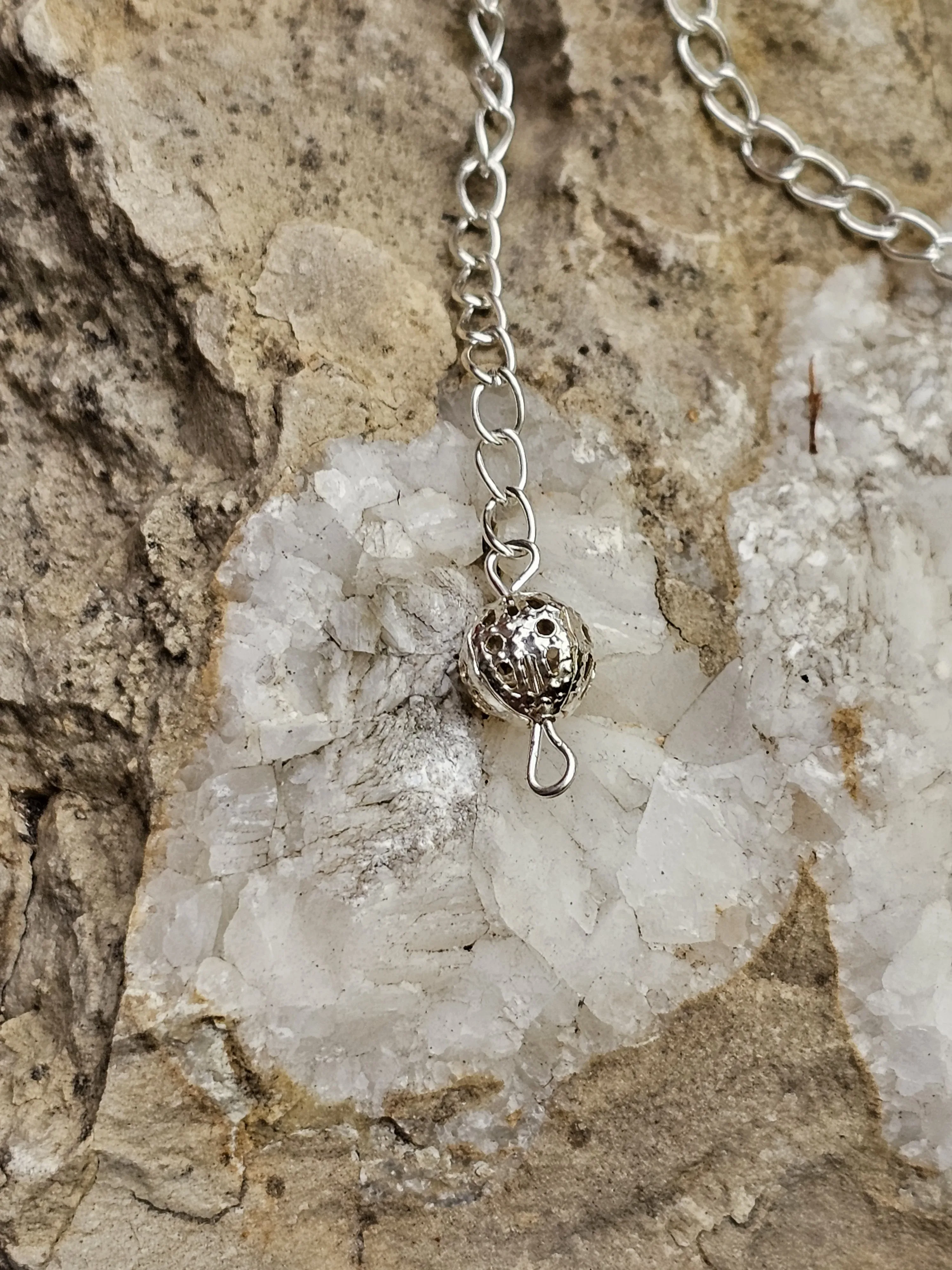 Edelstein Pendel Dakaria Edelstein Pendel Reiki Pendel Anhänger mit 20mm schwarzer Achatkugel als Pendel Engel mit grüner Achat und Mondsteinperle an Gliederkette mit Drahtsilberperle als Griff Pendulum