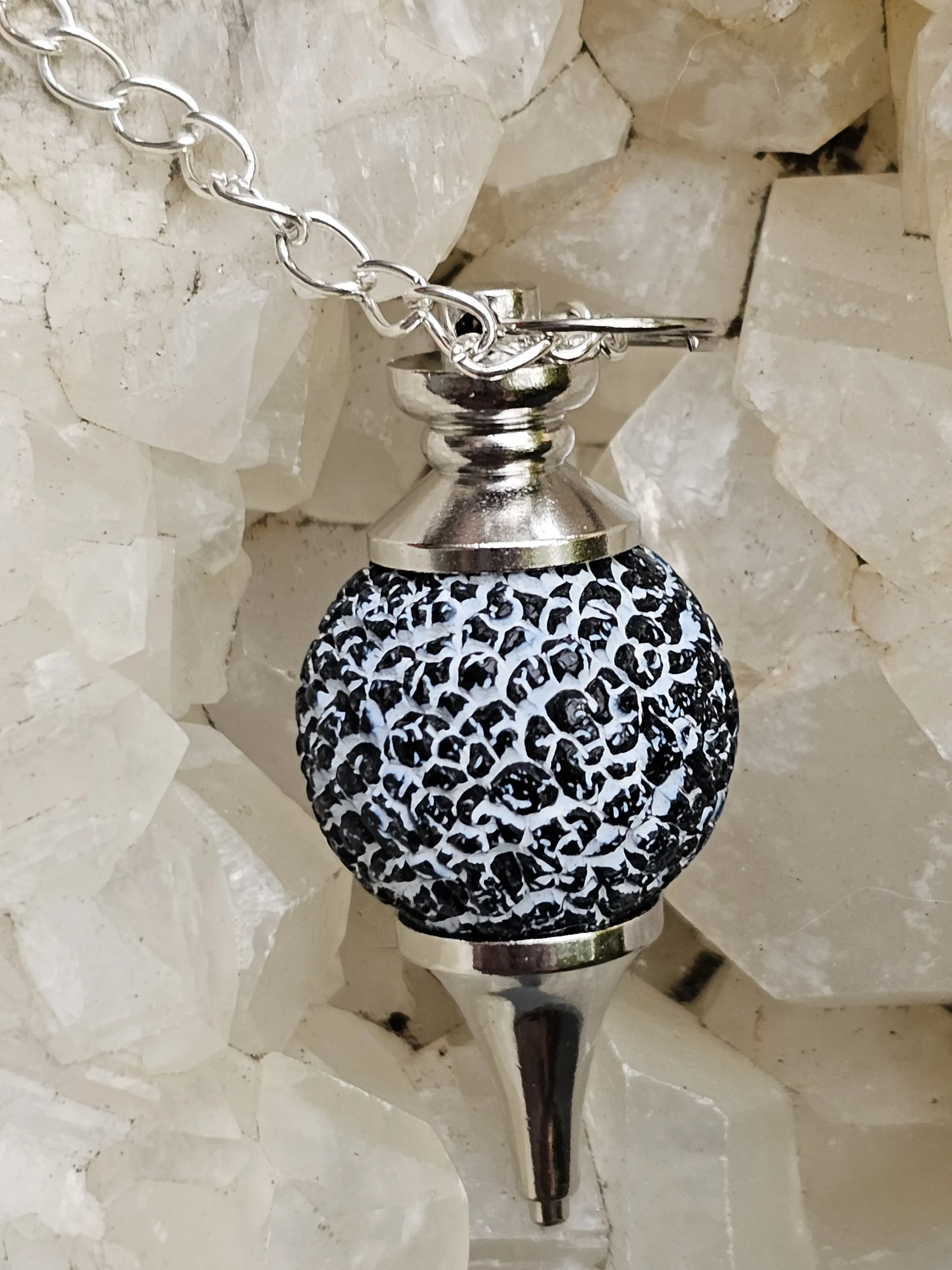 Edelstein Pendel Dakaria Edelstein Pendel Reiki Pendel Anhänger mit 20mm schwarzer Achatkugel als Pendel Engel mit grüner Achat und Mondsteinperle an Gliederkette mit Drahtsilberperle als Griff Pendulum