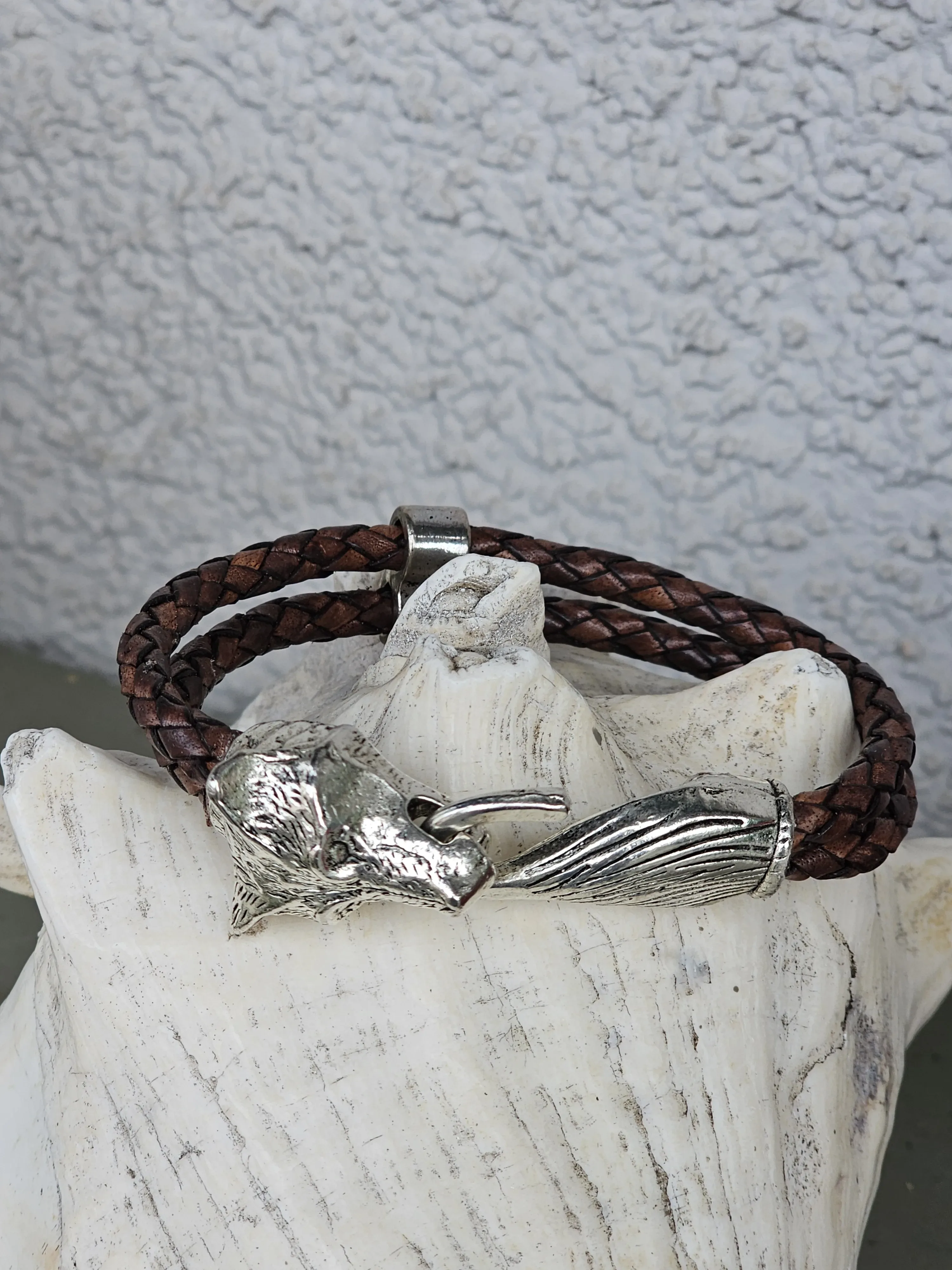 Wikinger Männer Lederarmband Einar Wikinger Männer Lederarmband mit Fenris Wolfskopf Endkappe aus Edelstahl Doppel Metallperle und 2 dunkelbraunen gewickelten 4mm Lederbändern
