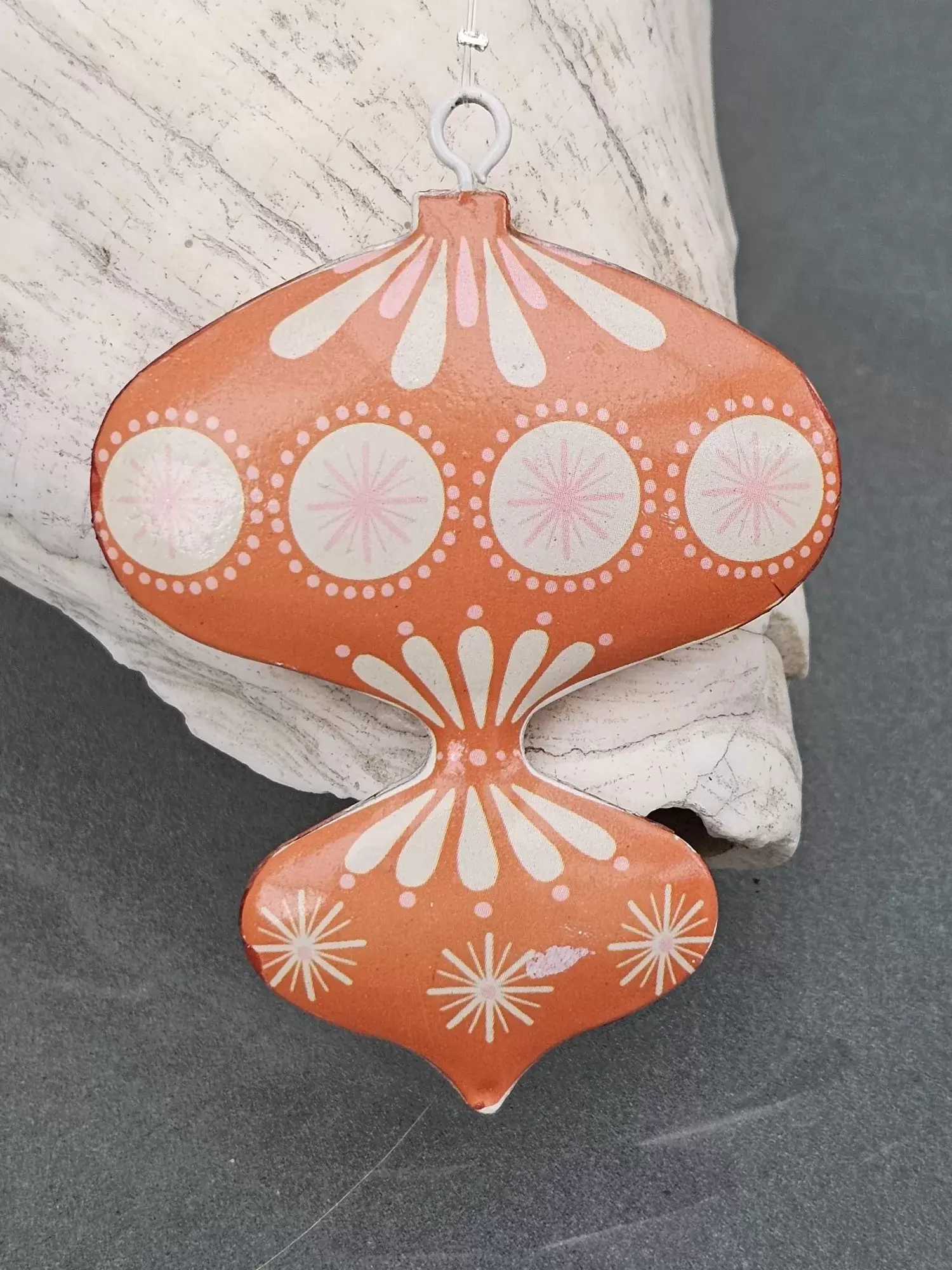 Dekohänger Orange Love mit Ballonanhänger – Tür- & Fensterdekoration (36 cm) Dekohänger Deko Anhänger Fensterdeko Türdeko mit orange weissem Ballon Metallanhänger orangen Glasperlen creme goldenen Acryl Boho Perlen braun glänzenden Acrylperlen