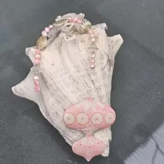 Dekohänger Deko Anhänger Fensterdeko Türdeko mit rosa weissem Ballon Metallanhänger rosa Zuchtperlen creme goldigen Acryl Boho Perlen