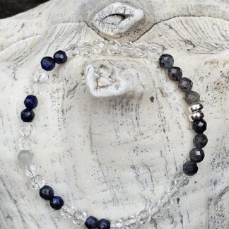 Edelstein Armband mit dunkelblauen und durchsichtigen Perlen und Silber