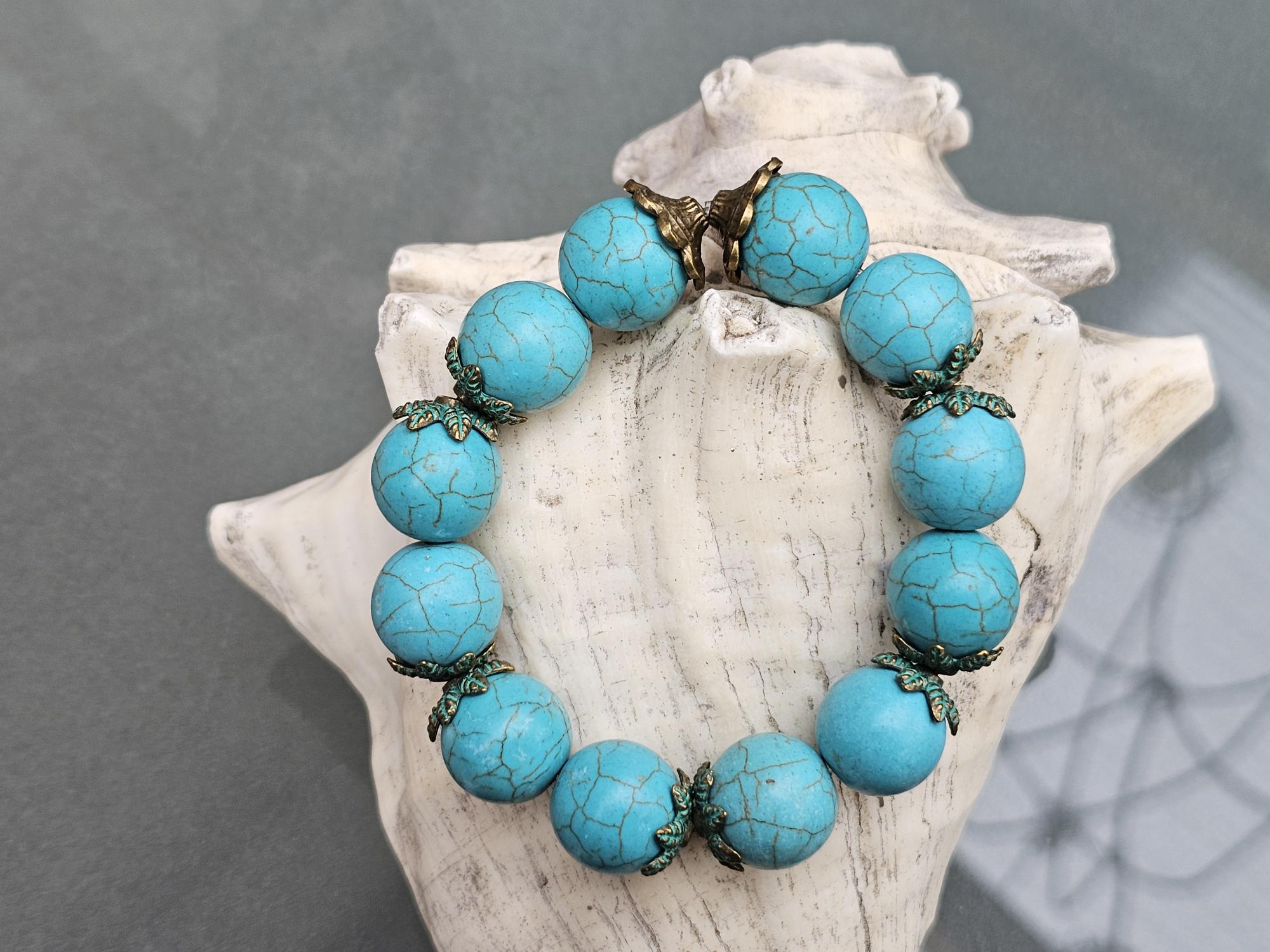 Erfrischendes Edelstein Armband Lilinoe; Willkommen in der Südsee (19 bis 20cm) Edelstein Armband mit türkis Perlen und Bronze Perlkappen