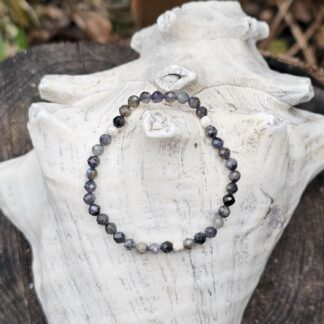 Edelstein Armband mit dunkelblauen Perlen und Silber