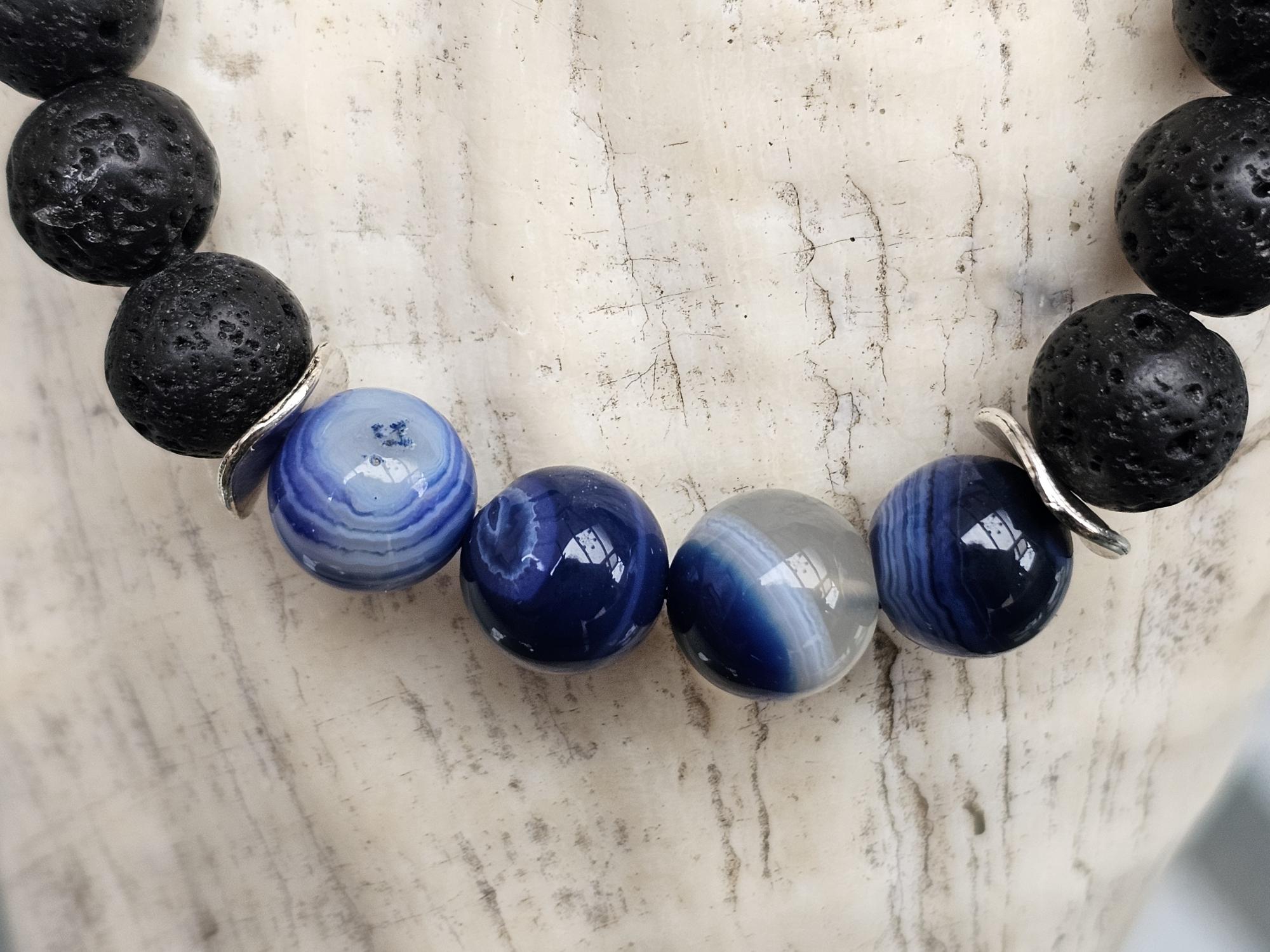 Aloha Nalu - DAS Männer Edelstein Armband mit Rafinesse und Einzigartigkeit (20 bis 22cm) Männer Edelstein Armband mit blauen und schwarzen Perlen