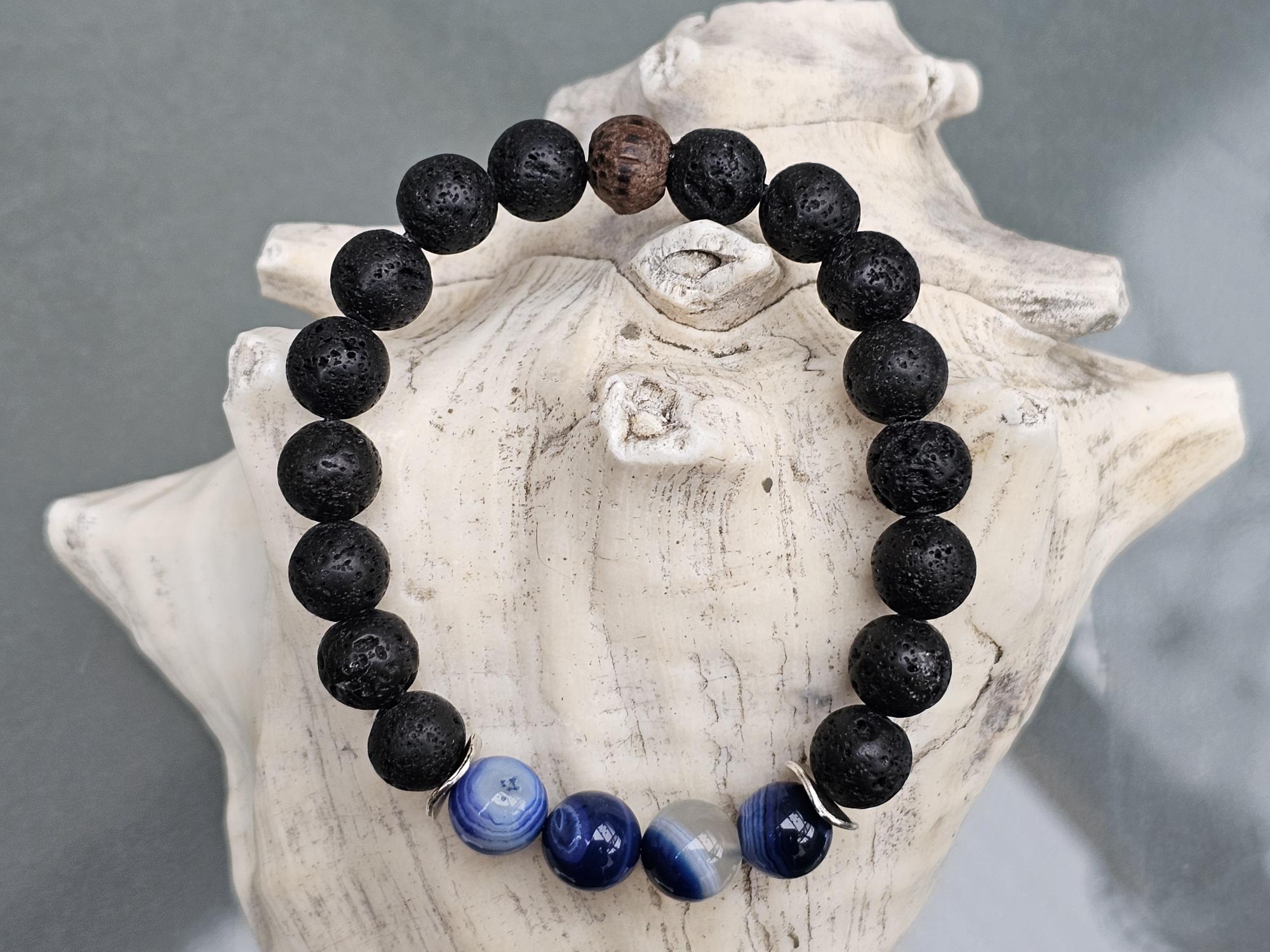 Aloha Nalu - DAS Männer Edelstein Armband mit Rafinesse und Einzigartigkeit (20 bis 22cm) Männer Edelstein Armband mit blauen und schwarzen Perlen