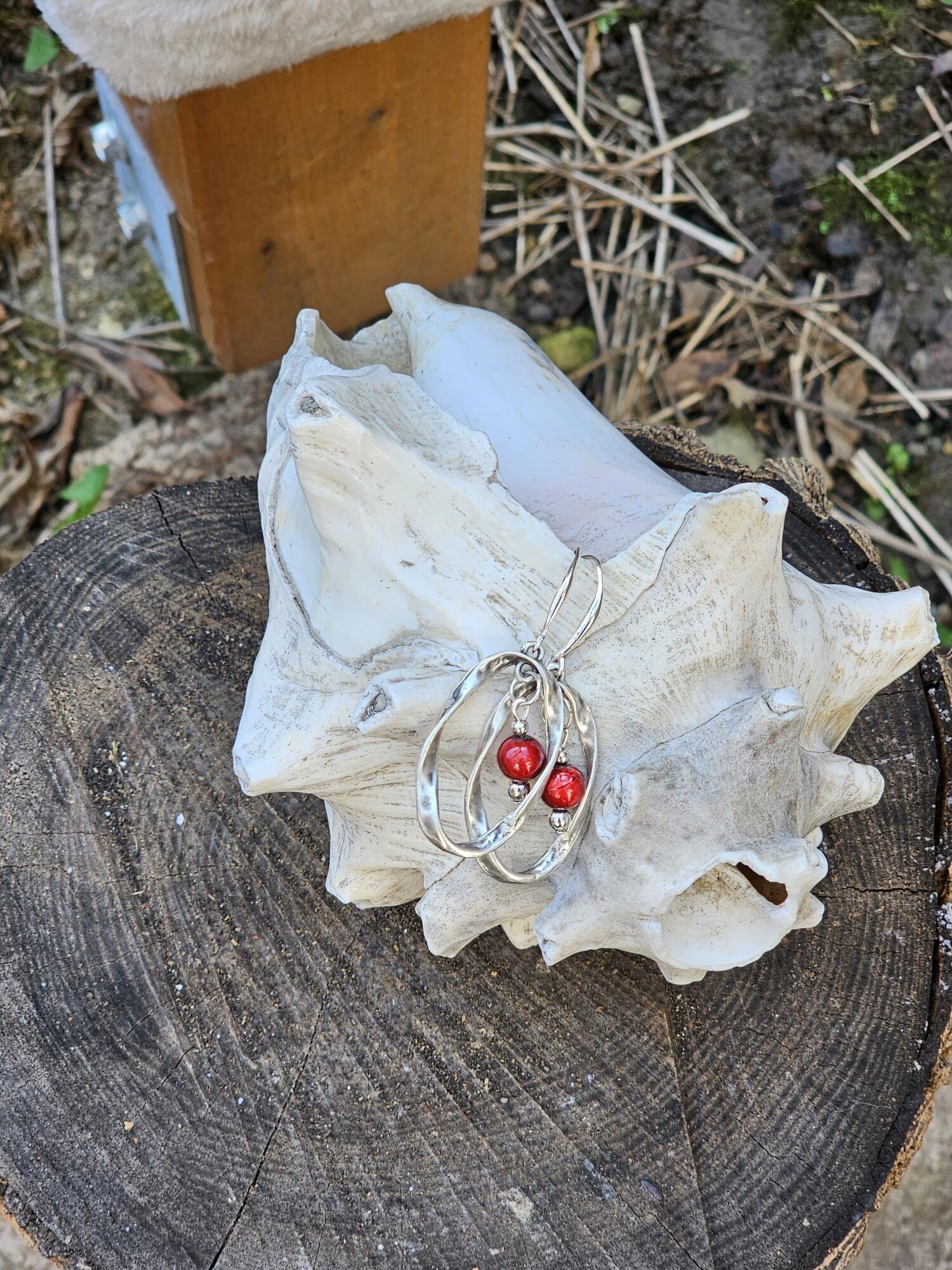 Herzige Ohrringe Clarissa - ein Abenteuer in Silber und Rot (6cm) Ohrringe lang silber mit roten Perlen
