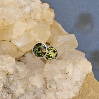 Cabochon Ohrstecker mit grünem Muster