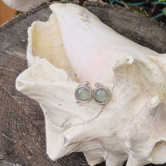 Edelstein Cabochon Ohrstecker mit hellgrünen Aventurinperlen