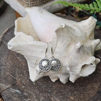 Ethno Boho Ohrringe versilbert mit Charm Anhänger