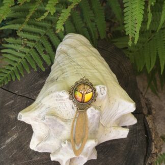 Lesezeichen mit Lebensbaum auf goldenem Hintergrund
